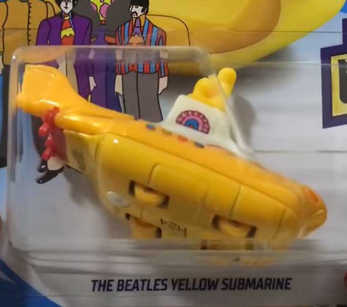 Hot Wheels Treasure Hunt Yellow Submarine #226 2020 Case N