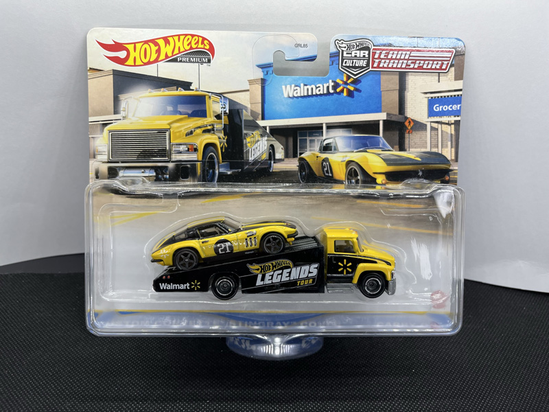 Walmart Legends Tour - Custom Corvette Stingray Coupe & Carr Hot Wheels