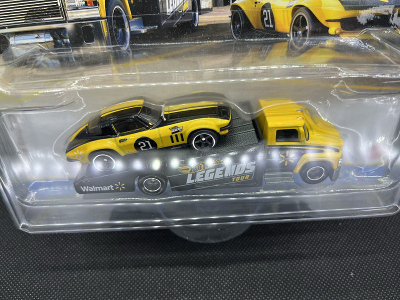 Walmart Legends Tour - Custom Corvette Stingray Coupe & Carr Hot Wheels